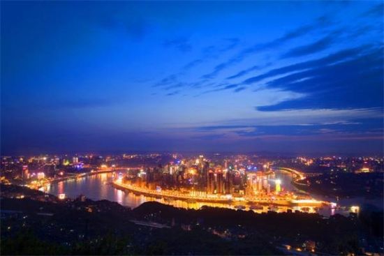 千年山城交响，重庆繁华与现代的交融